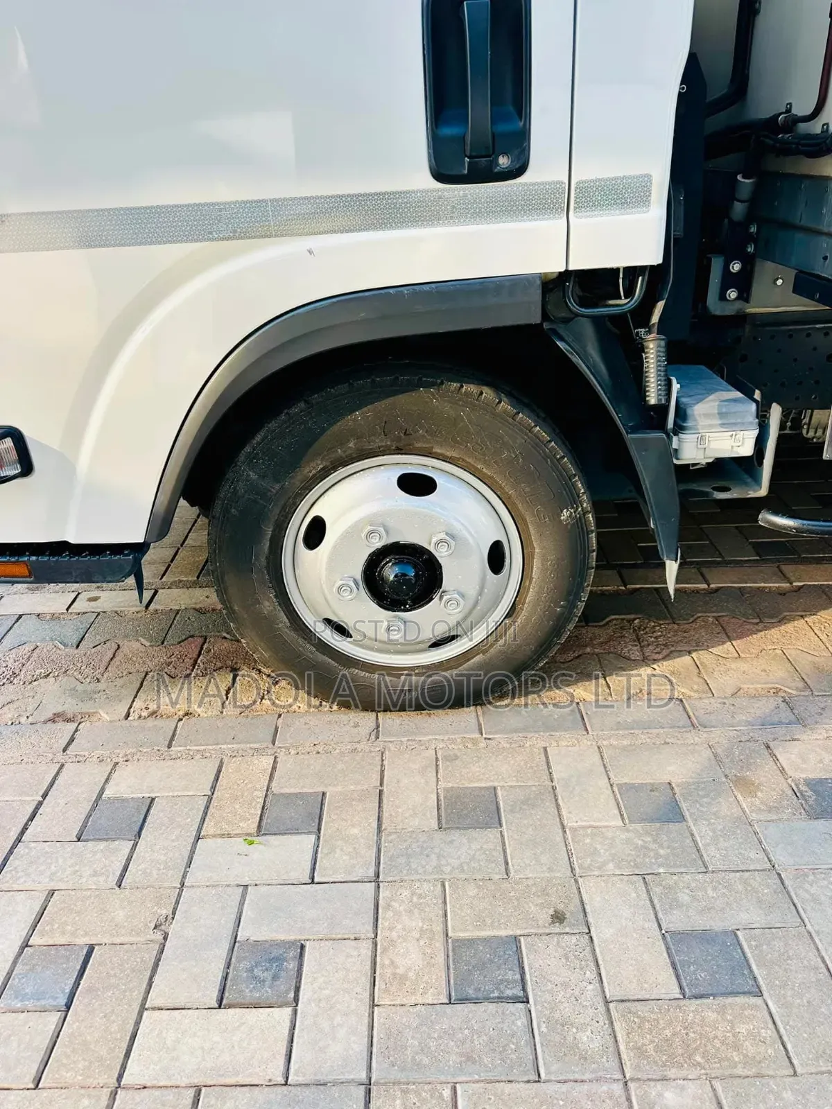 Isuzu NPR Freezer Body