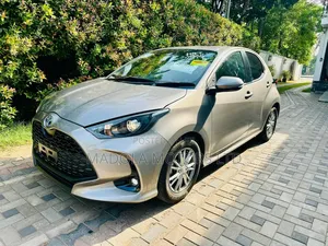 Toyota Yaris L Hatchback 5dr 2018 Gray