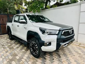 Toyota Hilux Revo Double Cab Deisel 2.8 RWD 2022 White