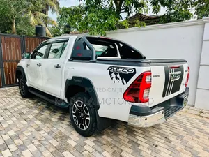 Toyota Hilux Revo Double Cab Deisel 2.8 RWD 2022 White