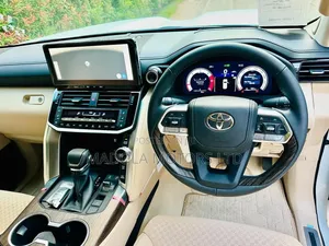Toyota Land Cruiser 3.3 Diesel 4WD 2021 White