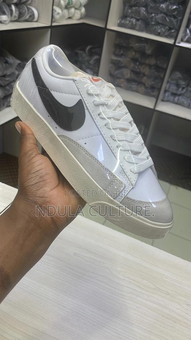 Nike Blazer Low 77 - main view