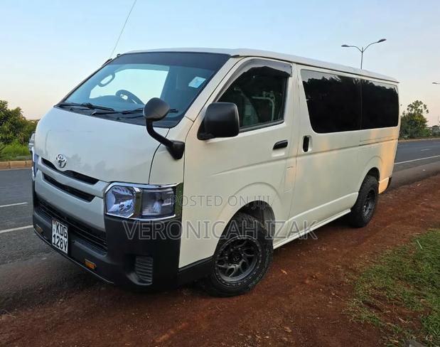 Toyota HiAce 2014 White - thumbnail 4