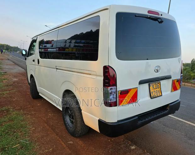 Toyota HiAce 2014 White - thumbnail 5
