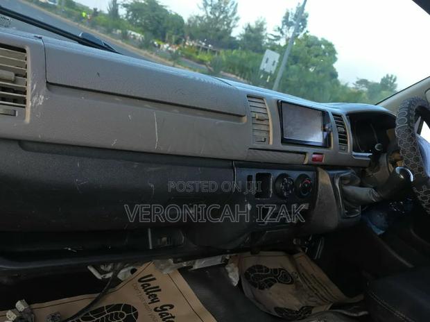 Toyota HiAce 2014 White - thumbnail 9