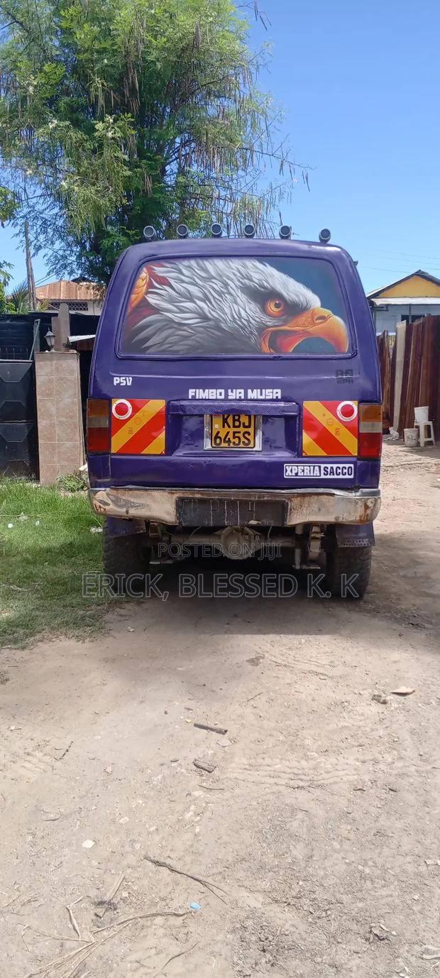 Nissan Caravan (Urvan) 2008 - thumbnail 2