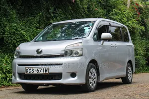 Toyota Voxy 2012 Silver