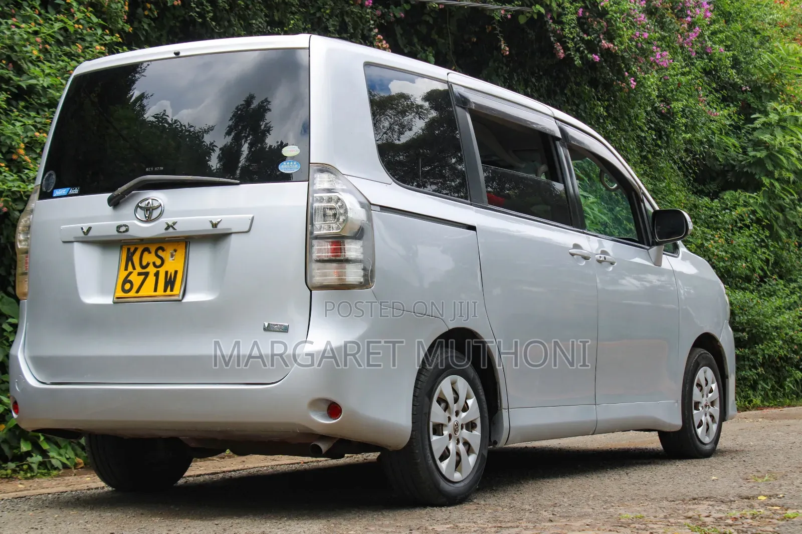 Toyota Voxy 2012 Silver