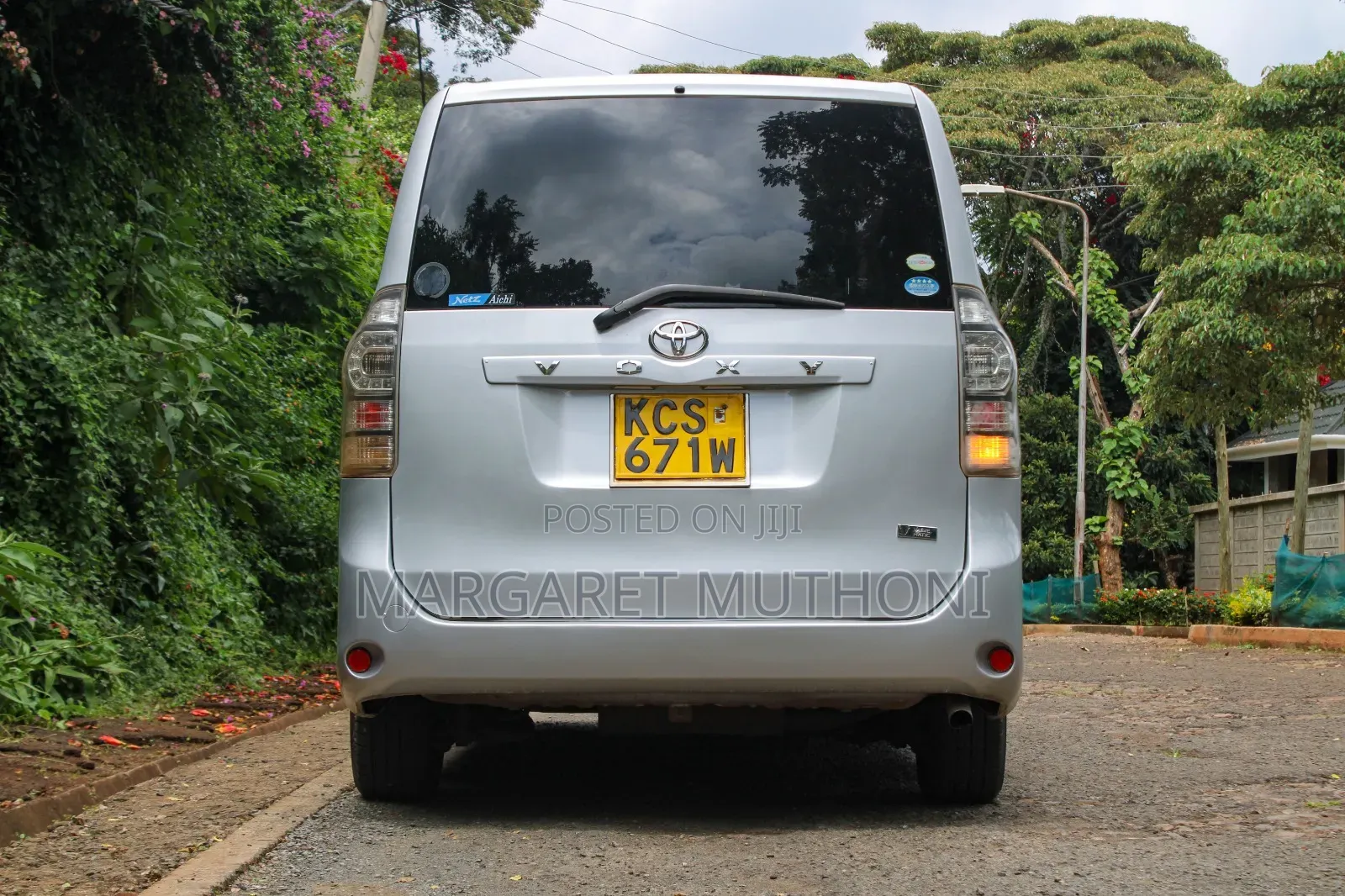 Toyota Voxy 2012 Silver