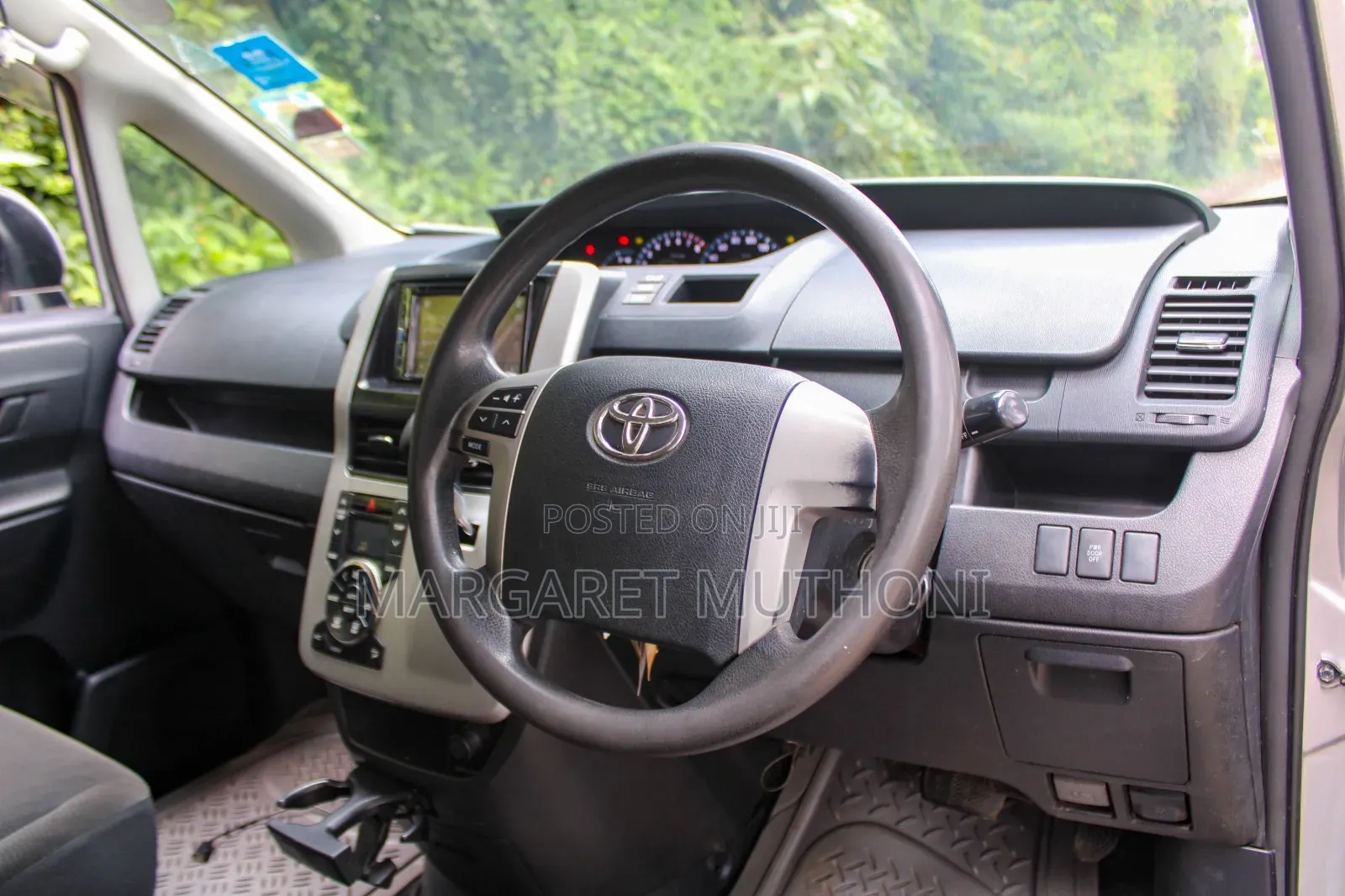 Toyota Voxy 2012 Silver