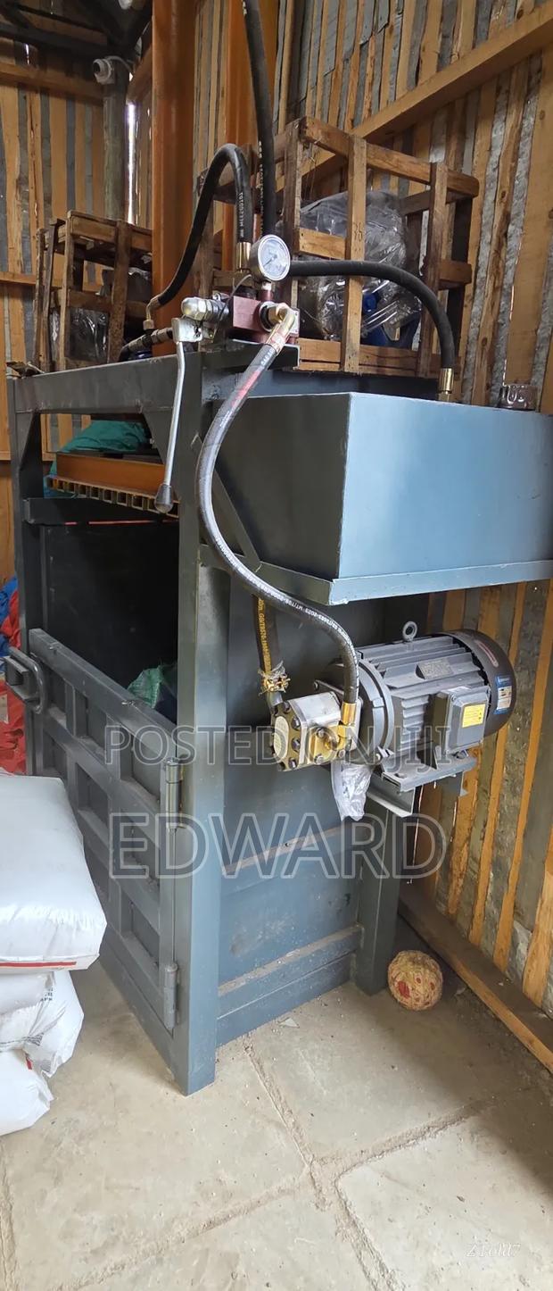 Electric Vertical 40t Compressing Baling Baler Machine