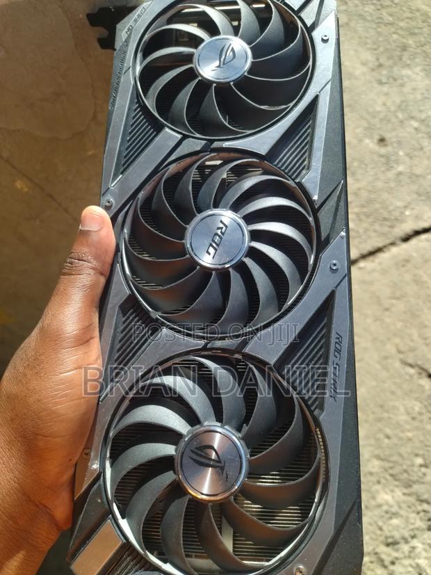 Asus Rog Strix RTX 3070 - thumbnail 6
