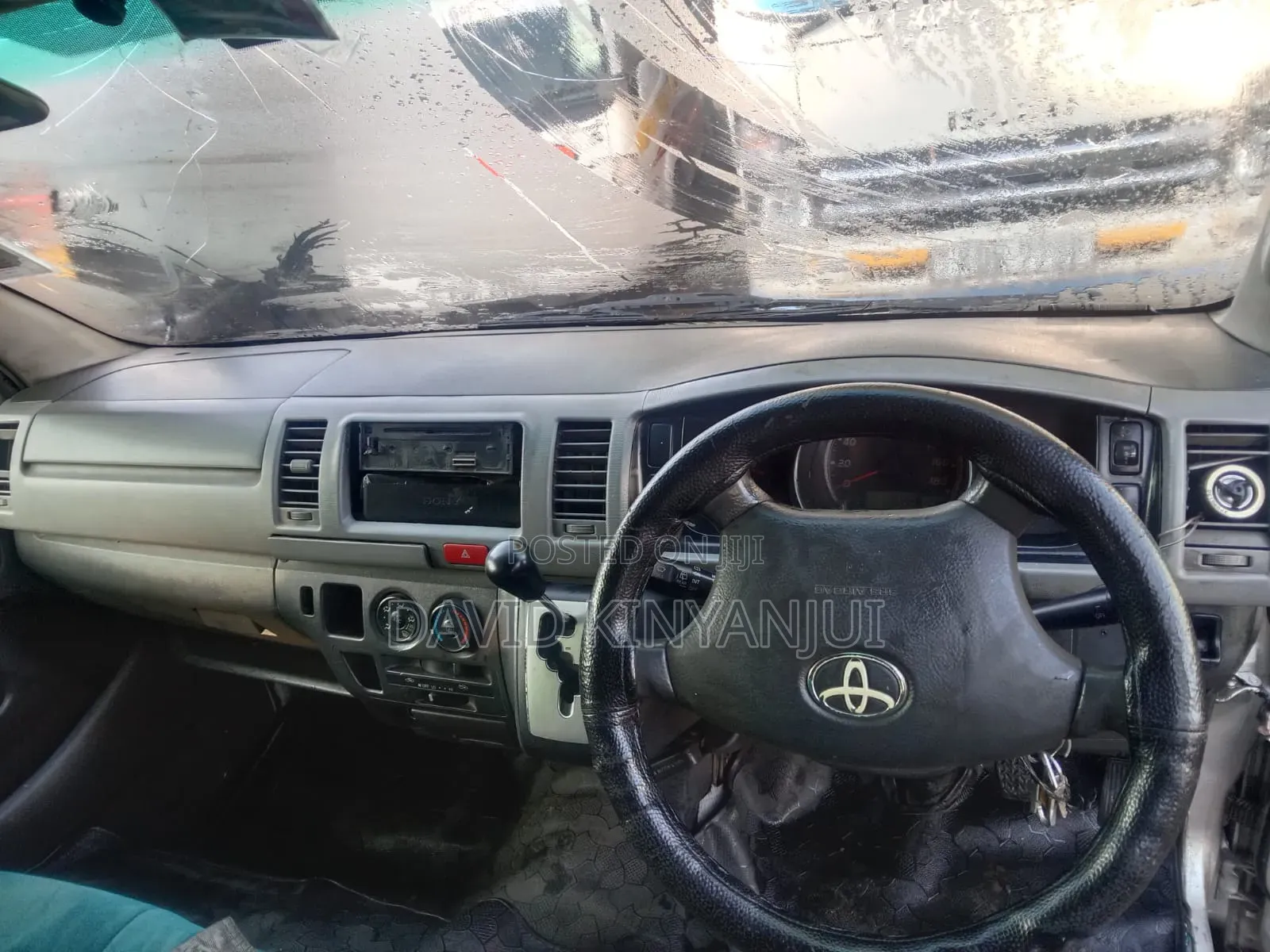 Toyota HiAce 2012 Silver