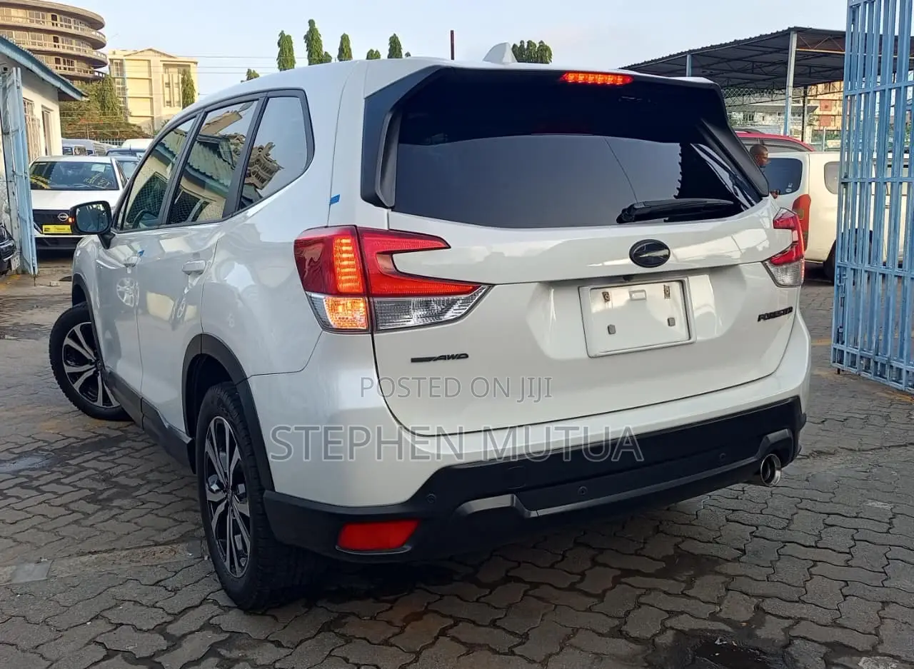 Subaru Forester Premium AWD 2019 White
