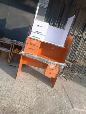Modern Office Desk Q