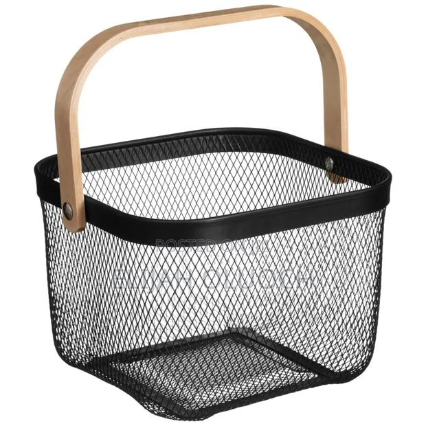 Round Square Pantry Mesh Wire Fruit Basket With Wooden Handle