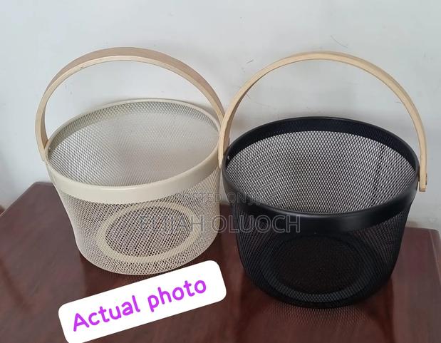Round Square Pantry Mesh Wire Fruit Basket With Wooden Handle - thumbnail 2