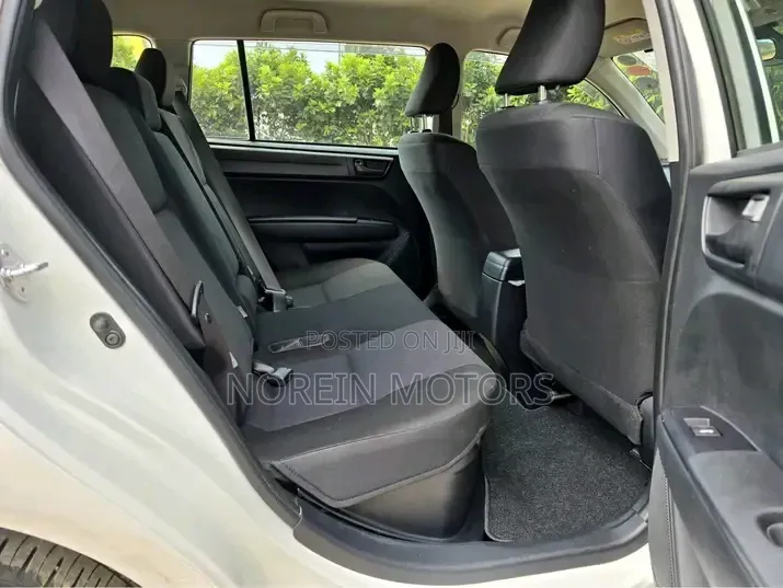 Toyota Corolla Fielder 2019 Pearl