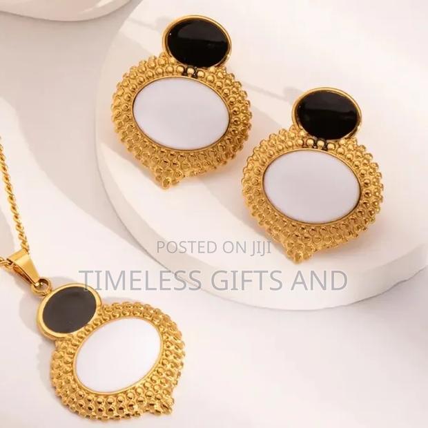 Gold Necklace and Earrings Set - thumbnail 2