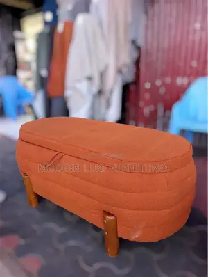 Chiq Storage Ottoman/Ottoman