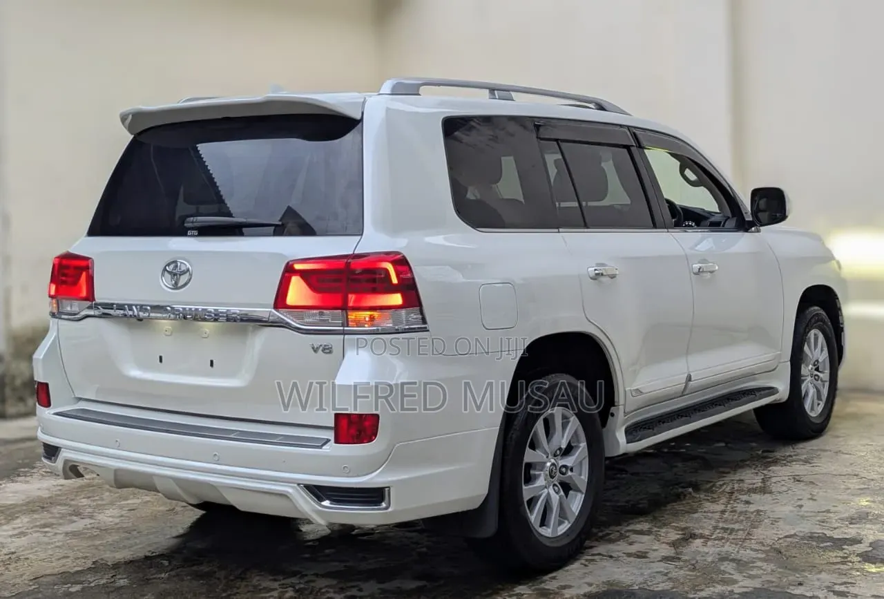 Toyota Land Cruiser 4.6 V8 ZX 2020 White
