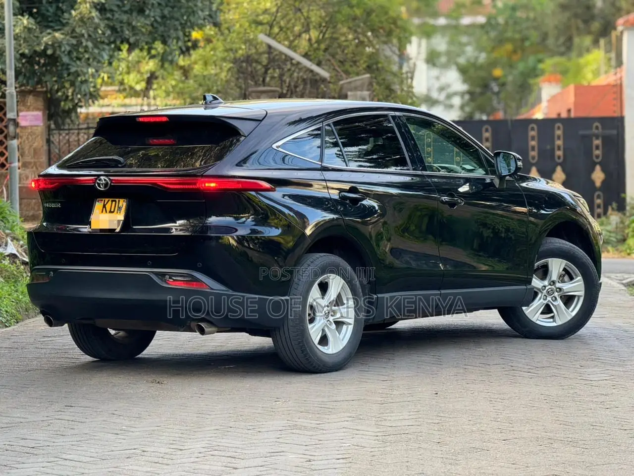 Toyota Harrier 2.0 2021 Black