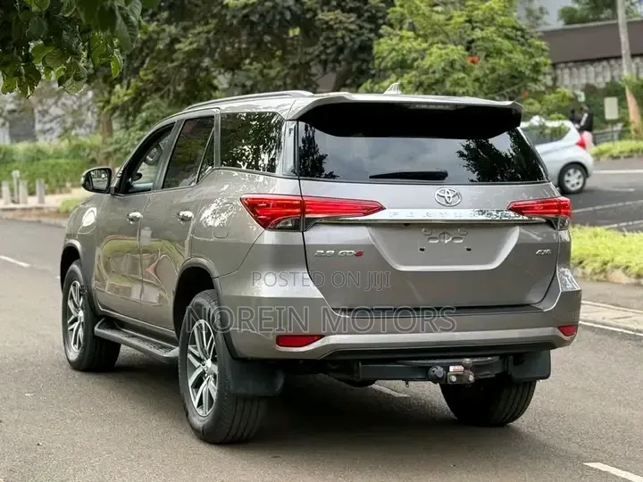 Toyota Fortuner 2018 Burgundy