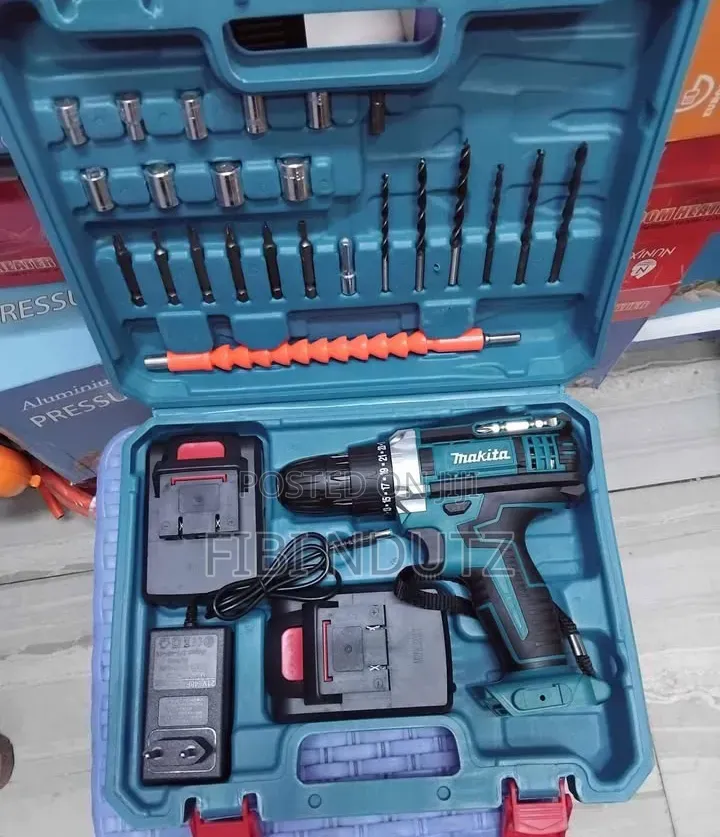 2 Batteries Cordless Makita Drill
