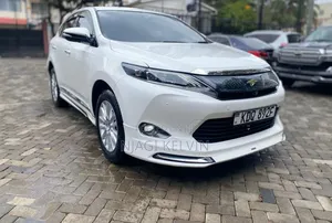 Toyota Harrier 2.0 2017 White