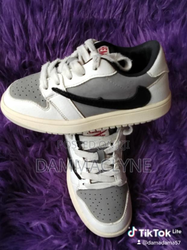 Unisex Nike Sneakers - thumbnail 2