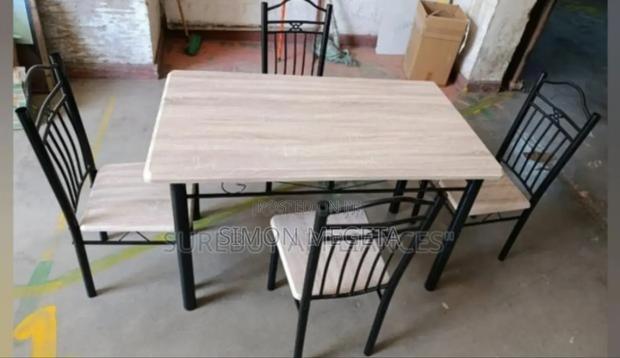 Xolo4sitter Dinning Table - main view