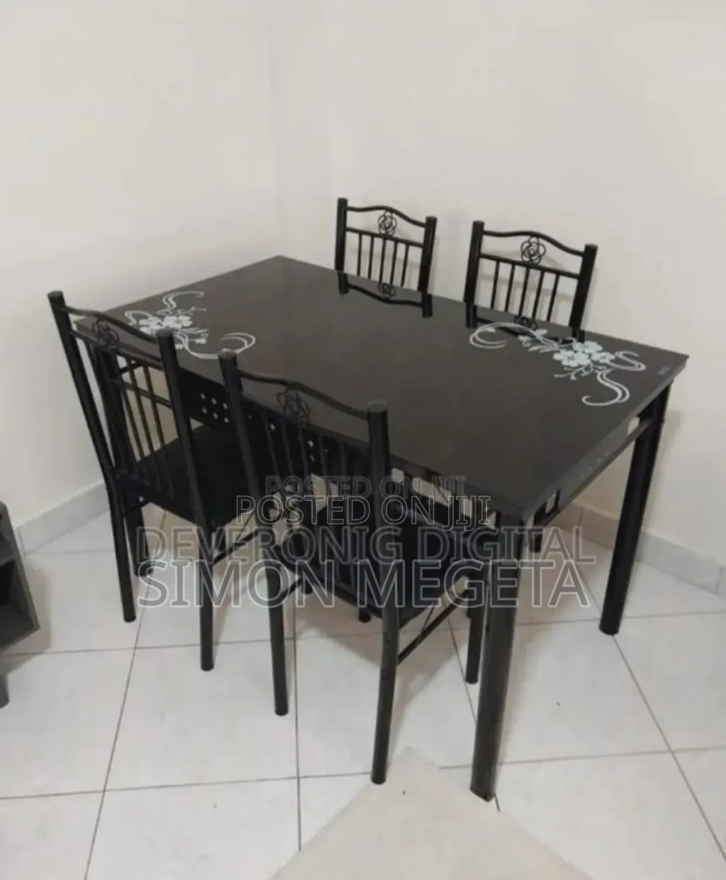 Colour Black 4sitter Dinning Table