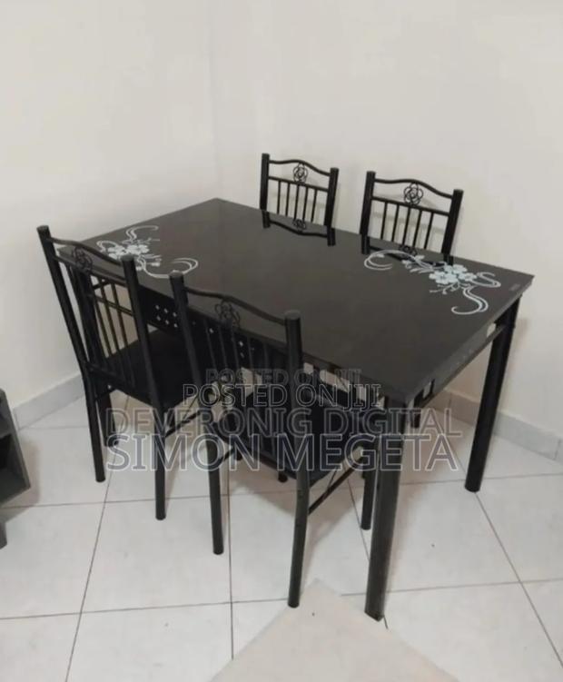 Colour Black 4sitter Dinning Table