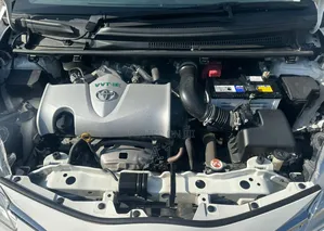 Toyota Vitz 1.3 FWD 5dr 2019 White