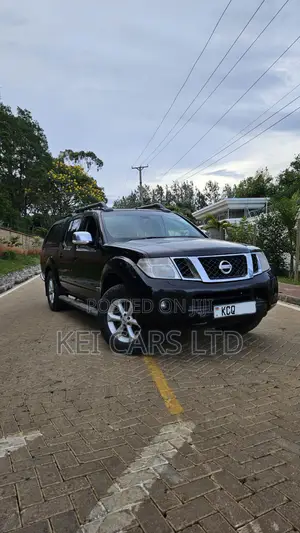Nissan Navara 2011 Black