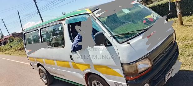 Toyota HiAce 1997 White - thumbnail 3