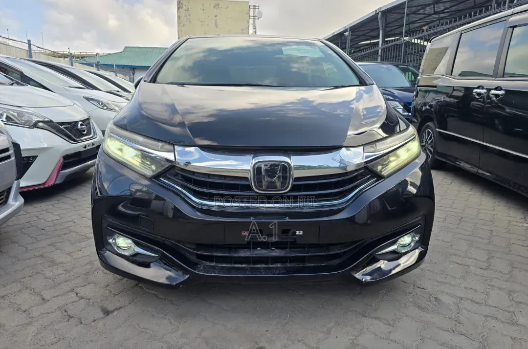 Honda Fit Shuttle 1.5 Hybrid 2WD 2019 Black