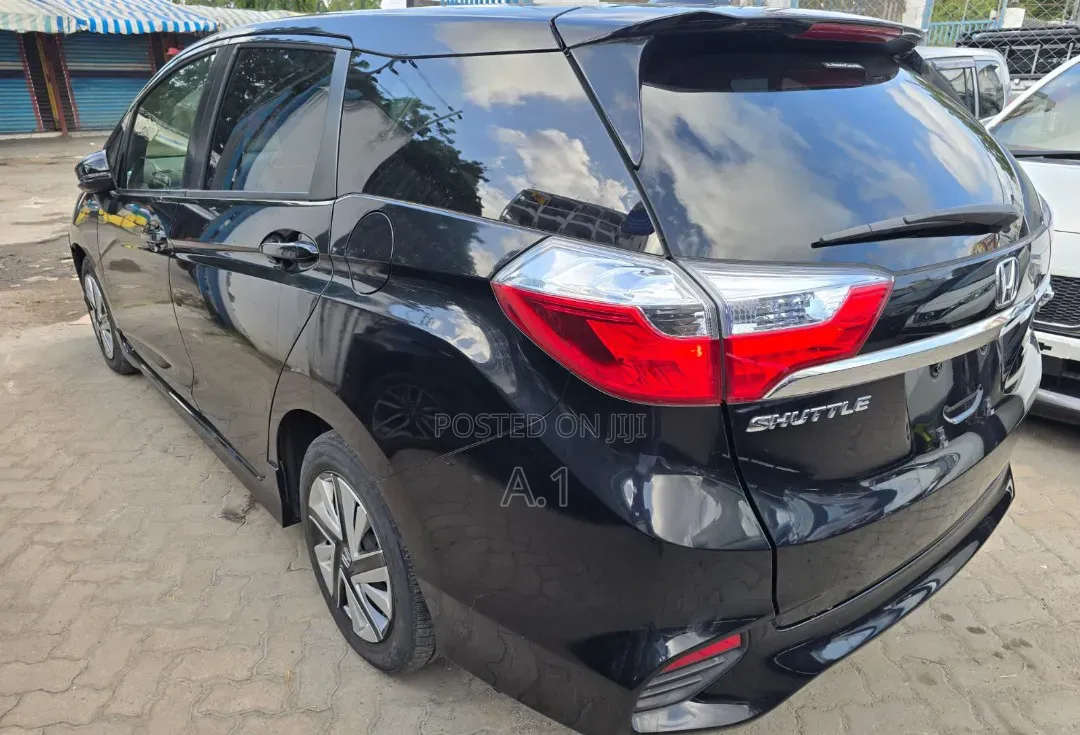 Honda Fit Shuttle 1.5 Hybrid 2WD 2019 Black