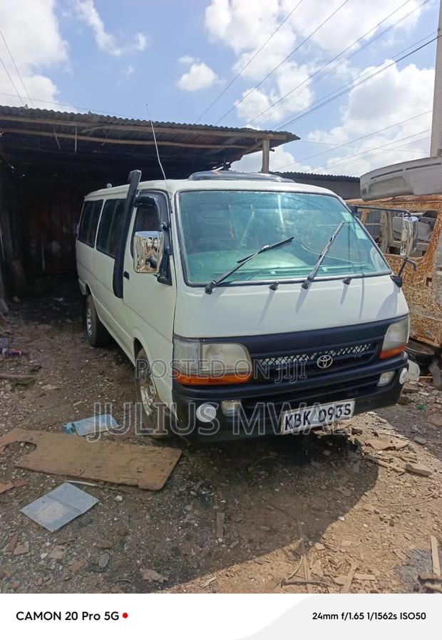 Toyota HiAce 2009 White - main view