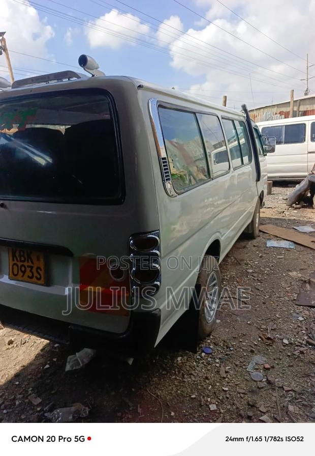 Toyota HiAce 2009 White - thumbnail 3