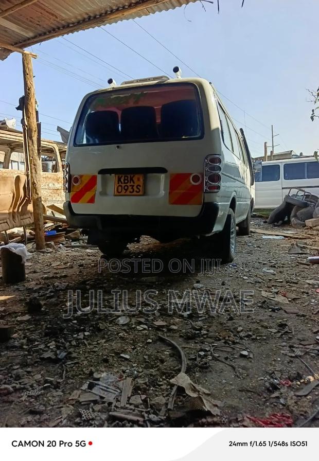 Toyota HiAce 2009 White - thumbnail 5