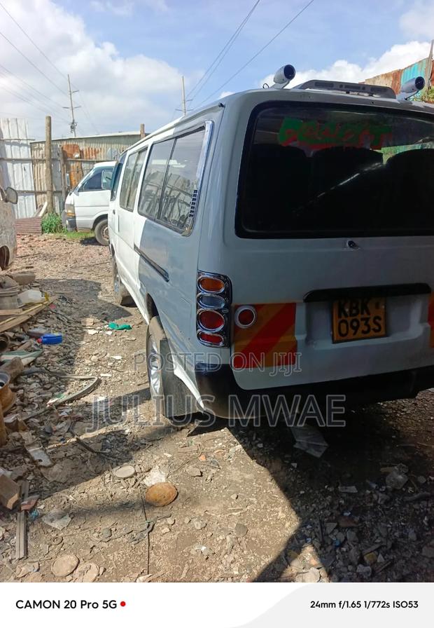 Toyota HiAce 2009 White - thumbnail 6