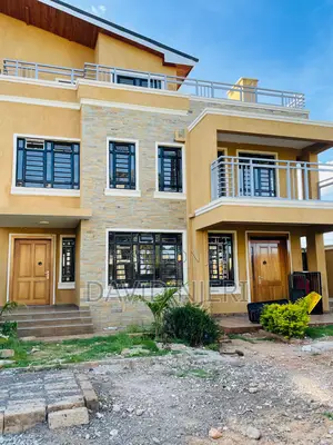 5bdrm Duplex in Taiyana, Ridgeways for rent
