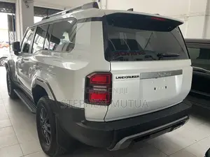 Toyota Land Cruiser Prado 2.8 2024 White
