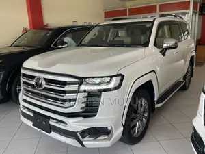 Toyota Land Cruiser LC300 2024 White