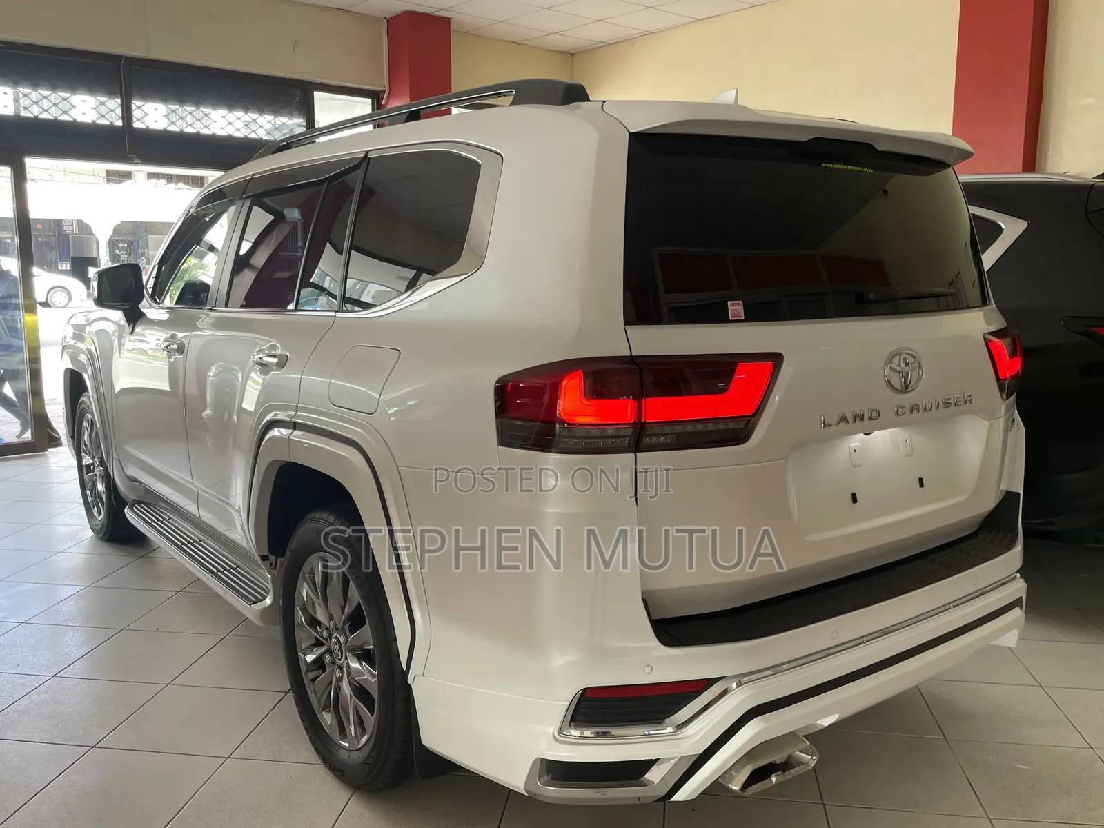 Toyota Land Cruiser LC300 2024 White