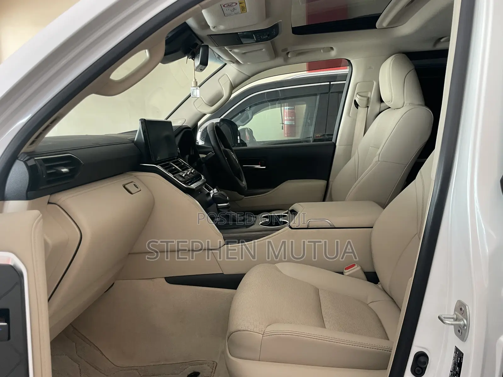 Toyota Land Cruiser LC300 2024 White