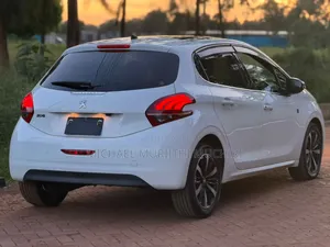 Peugeot 208 2018 White