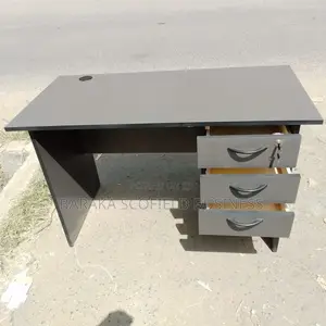 0.9m Office Desk With Three Drawers K
