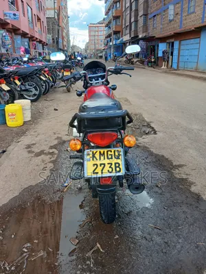 Bajaj Boxer 150 UG 2026 Red